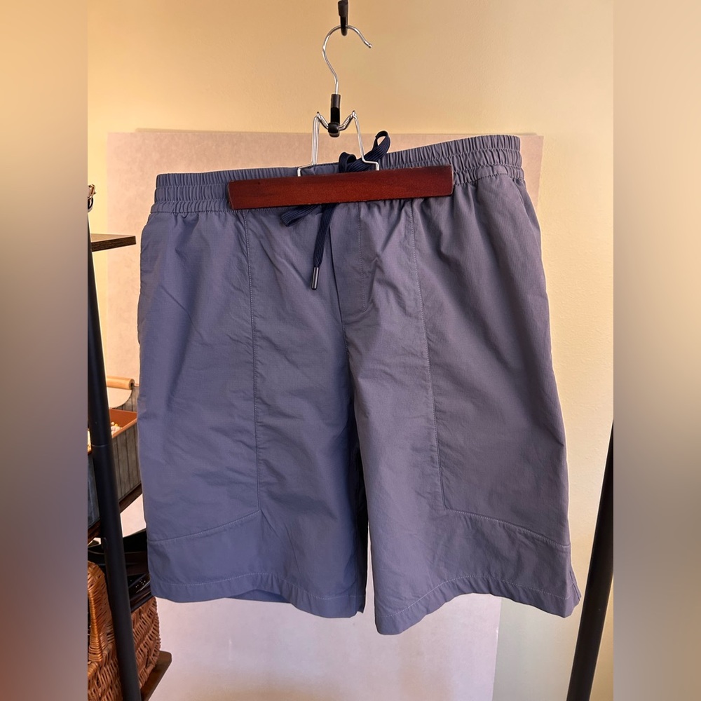 Lululemon Men’s short Drawstring Elastic Band and ZipperBack Pocket Size 12 Blue